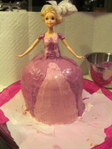 Tangled Rapunzel cake