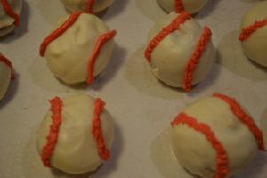 baseball cupcakes