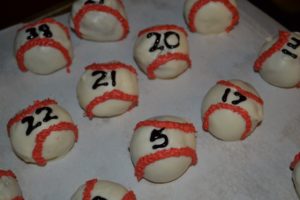 baseball cupcakes