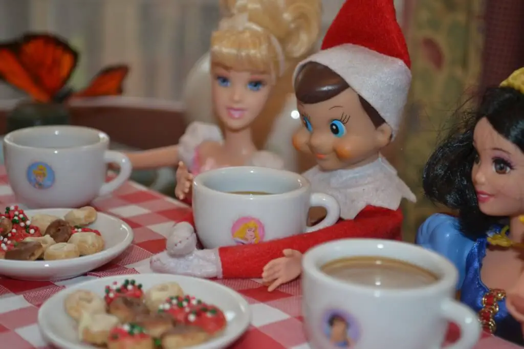 elf on a shelf - donuts with princess