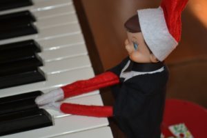 elf on a shelf piano