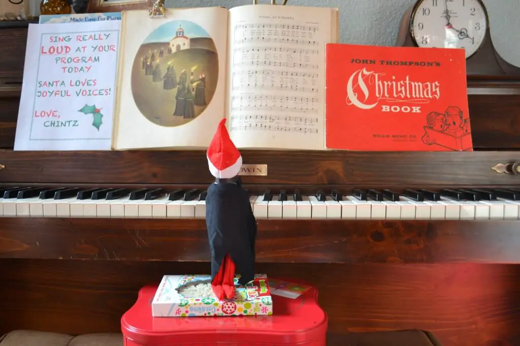 elf on a shelf piano