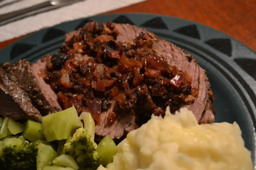 herb crusted petite roast with fig onion relish