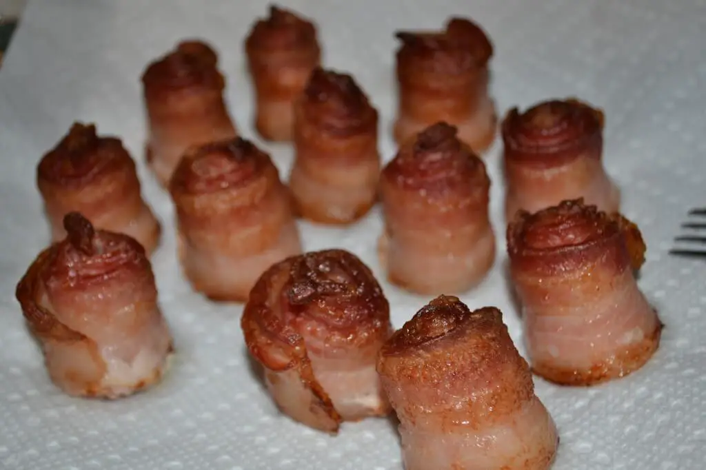 making bacon roses