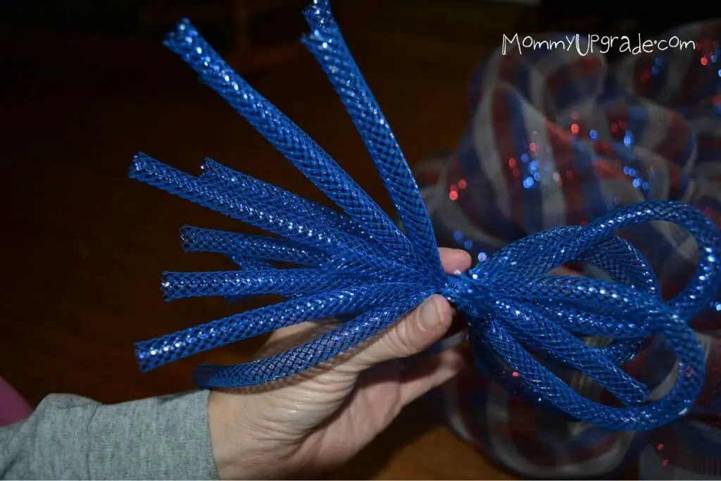 flagwreath13 blue string for deco mesh wreath