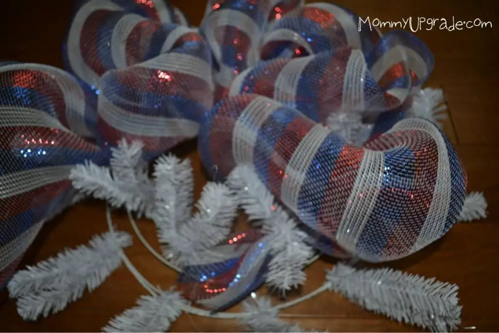 flagwreath6 how to make a july 4th deco mesh wreath