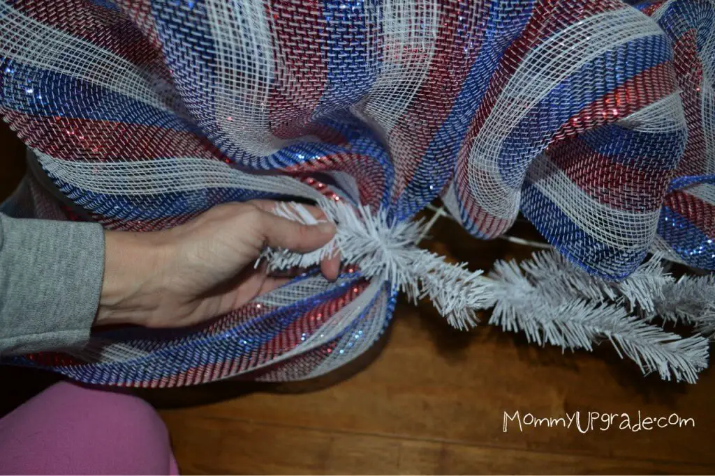 flagwreath6b how to make a july 4th deco mesh wreath
