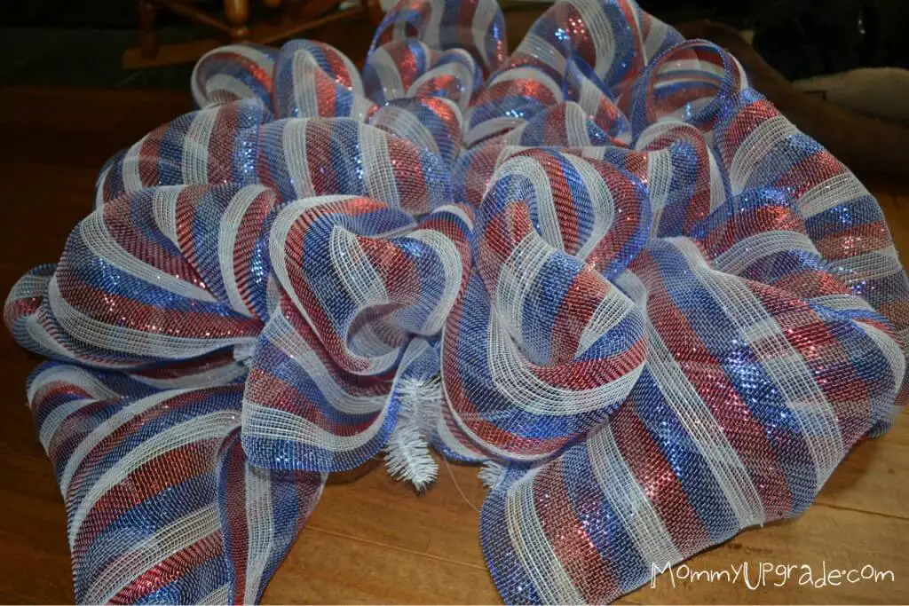 flagwreath6c how to make a july 4th deco mesh wreath