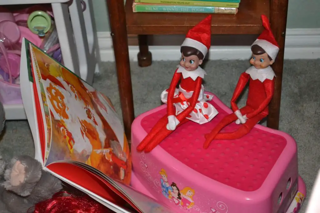 elf on a shelf reading