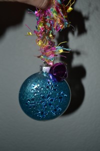 how to make glitter ornaments