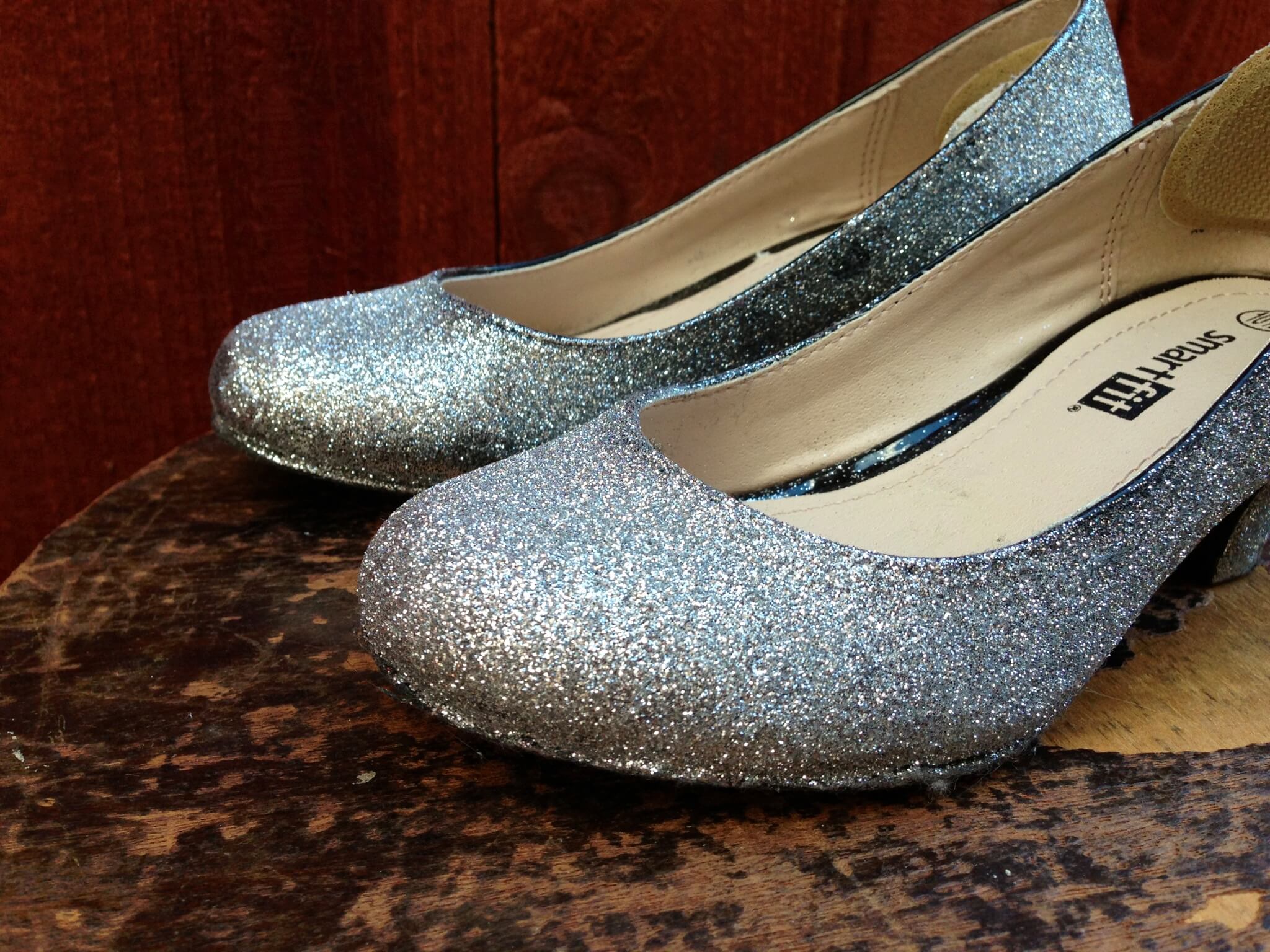 How to make glitter shoes