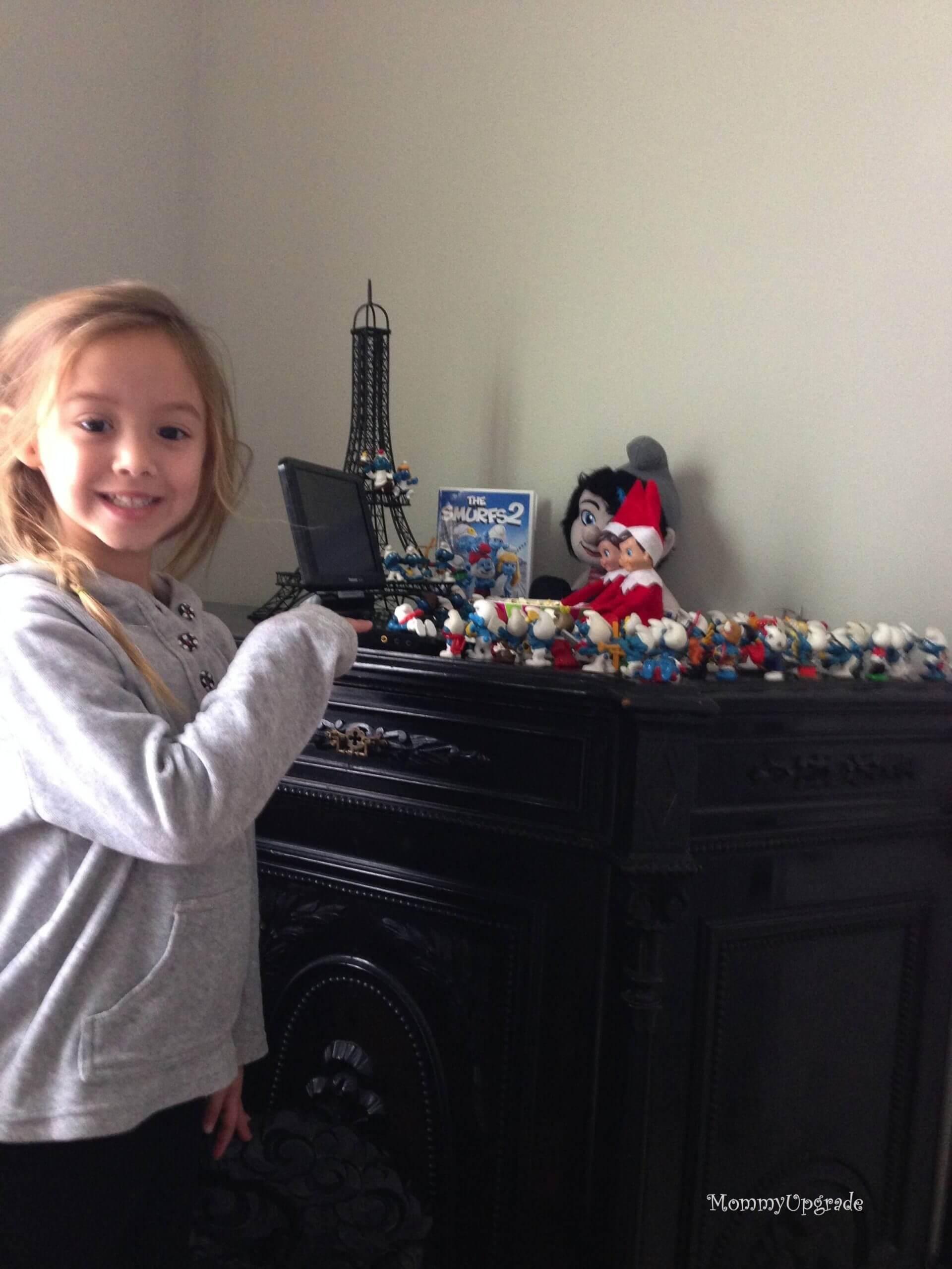 elf with smurfs1
