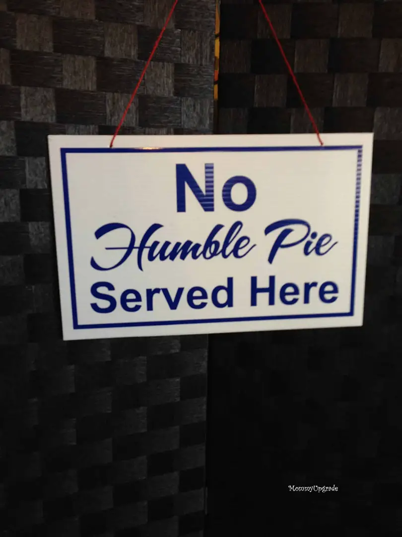 no humble pie served here sign at pie peddlers in glen rose humble pie sign