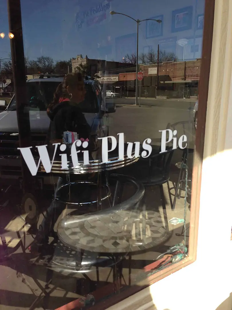 wifi plus pie at pie peddlers in glen rose glen rose pie peddlers sign