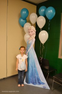 elsa stand up at frozen party