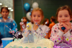party photo frozen princess cupcake