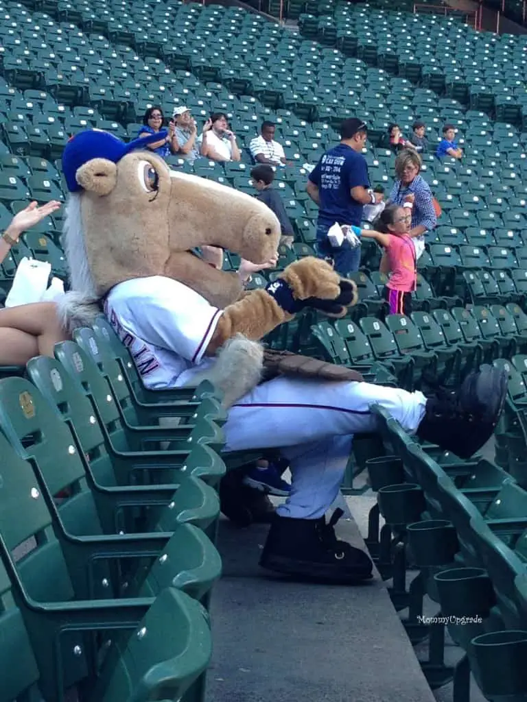 texas rangers mascot hanging out