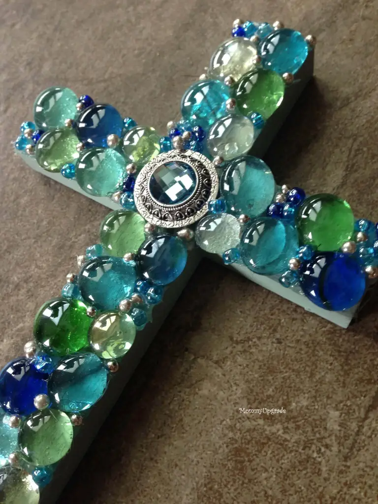 blue pebble mosaic cross DIY