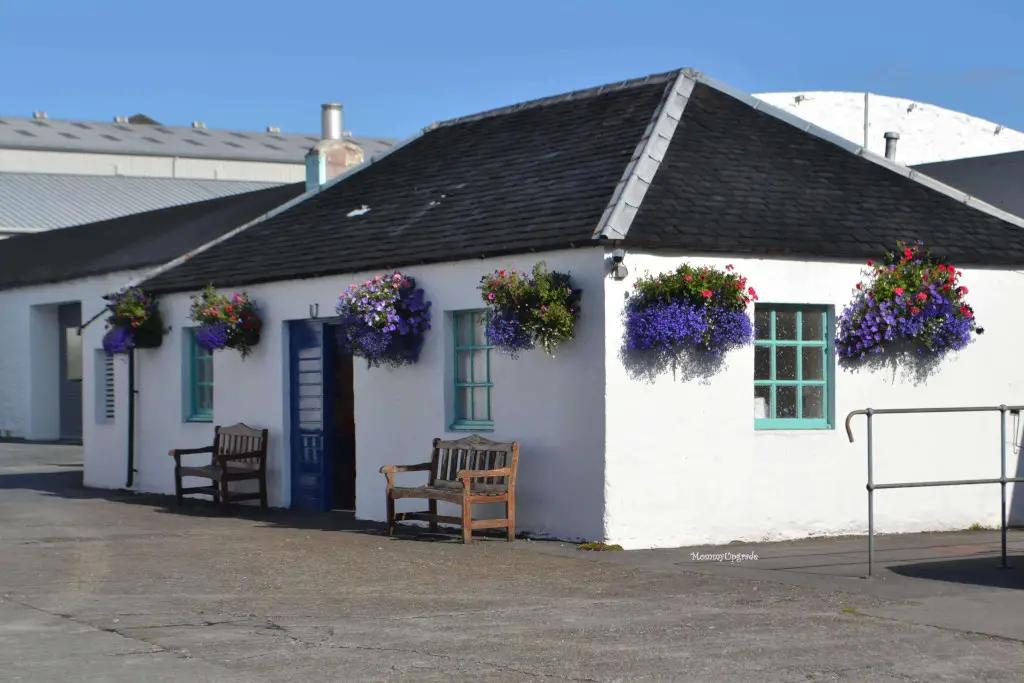 outside bruichladdich tasting room