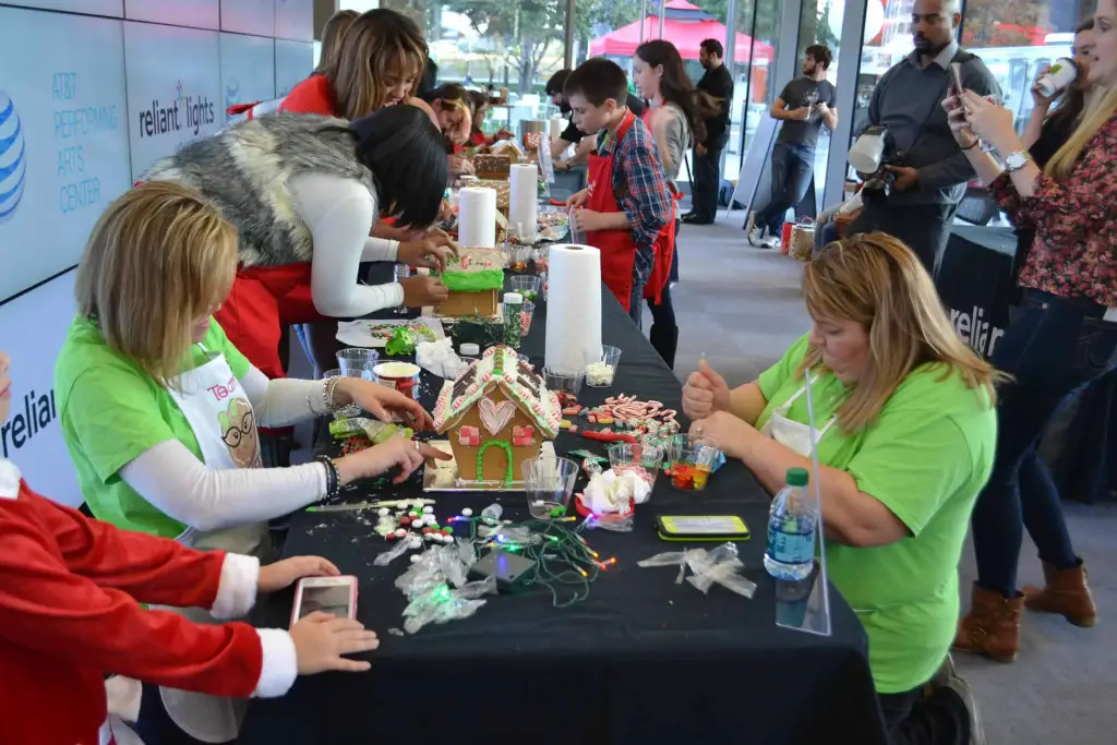 reliant lights gingerbread house decorating competition