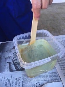 mixing the casting resin