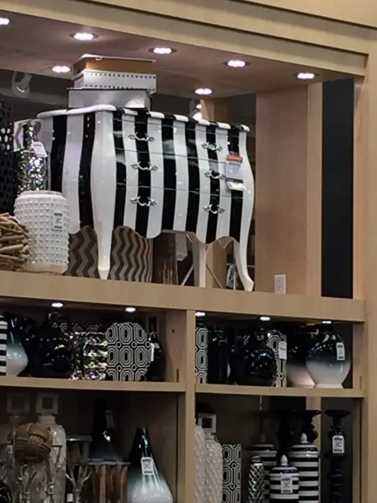 2015-03-13 19.46.51 HDR Black and white at Nebraska Furniture Mart