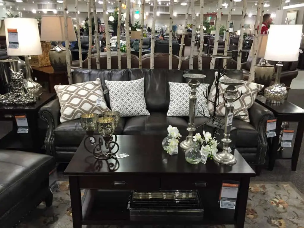 2015-03-13 19.52.57 Sofa display