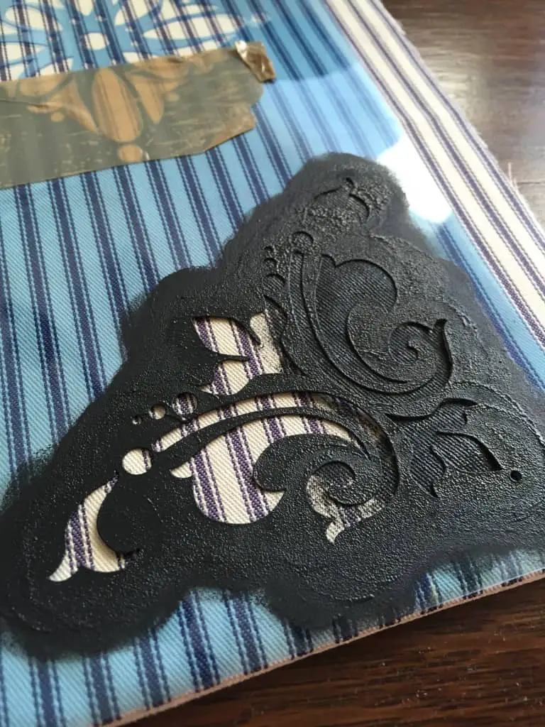 stenciling on placemats
