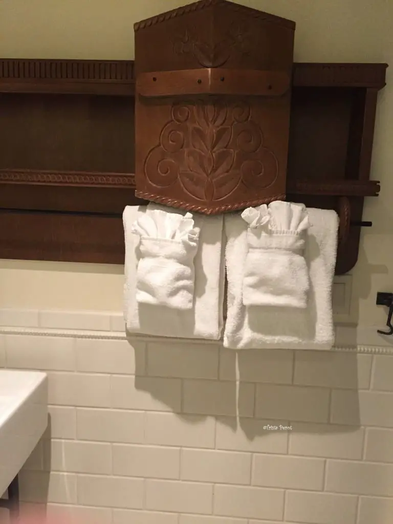 bathroom towel rack at la fonda hotel