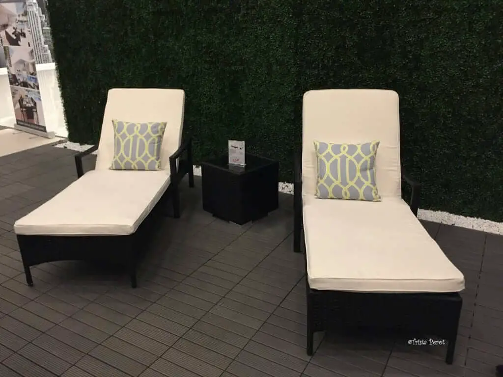 outdoor chaise lounges at modani dallas