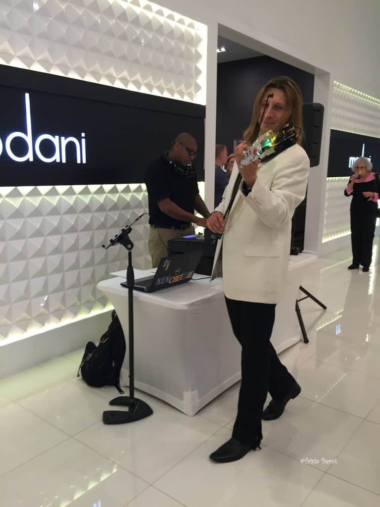 live music at the modani dallas grand opening