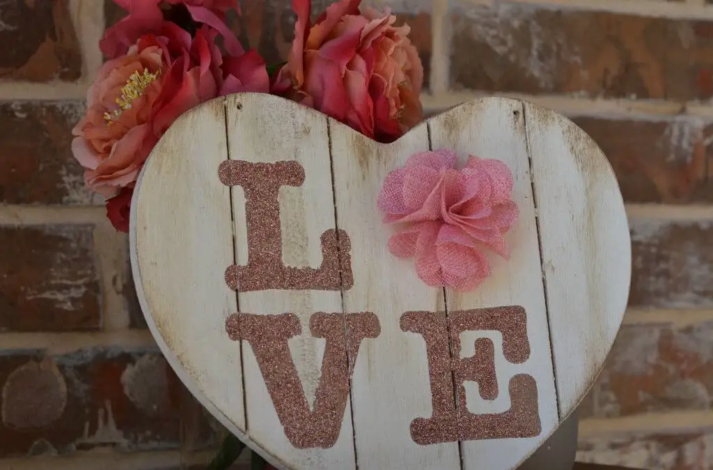 DIY Shabby Chic Love Sign