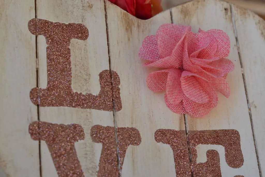 glittler on pallet sign