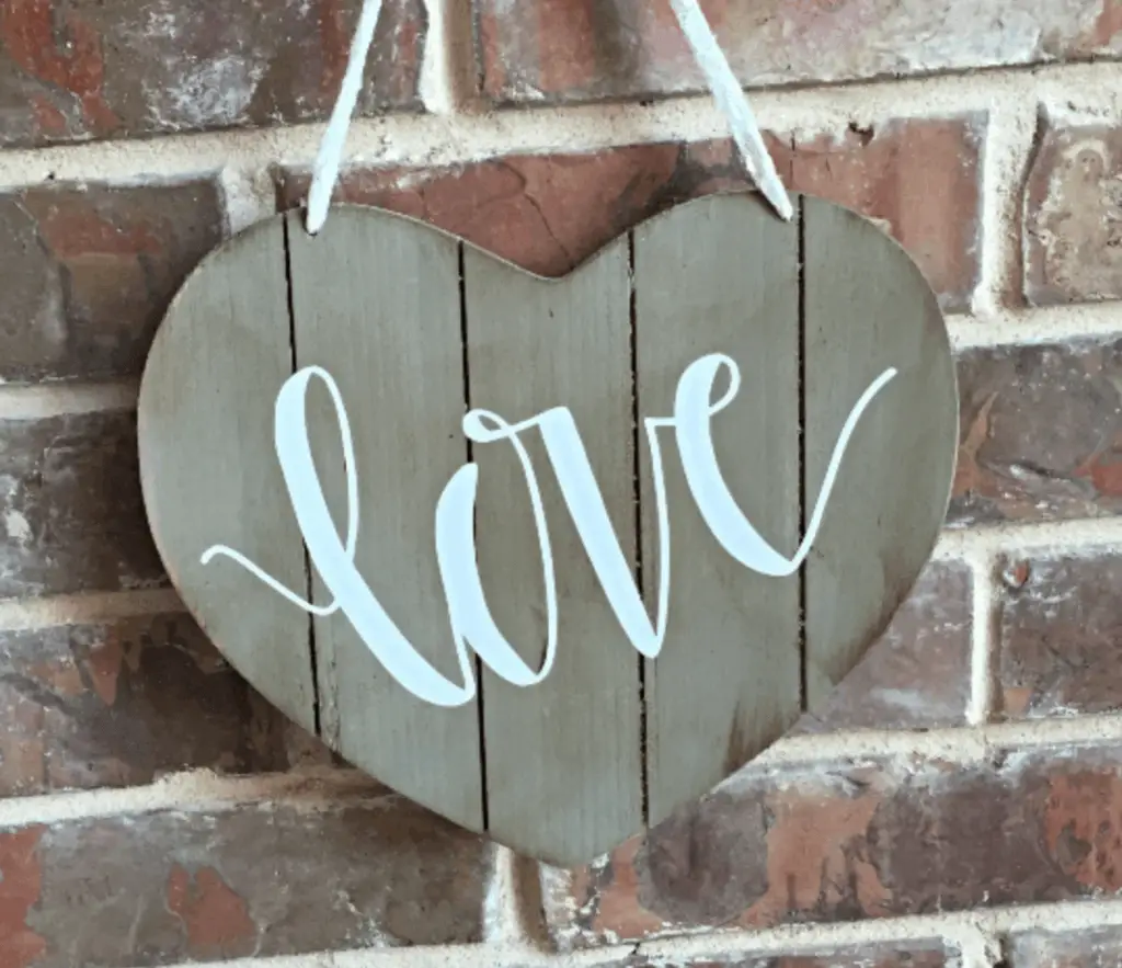 script love pallet sign