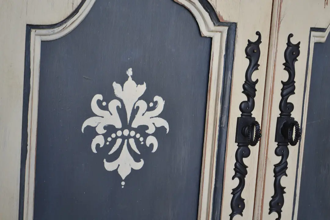 annie sloan chalk paint antique dresser front panel