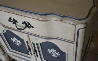 Antique Dresser Makeover Using Chalk Paint