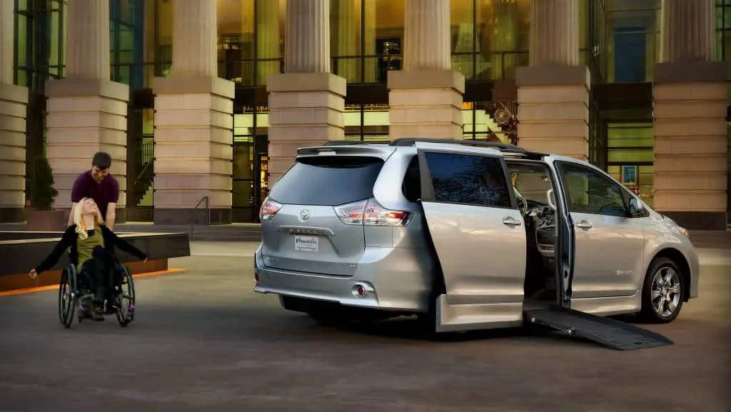 BraunAbility_Toyota_Lifestyle_2-hi BraunAbility_Toyota_Lifestyle_2-hi