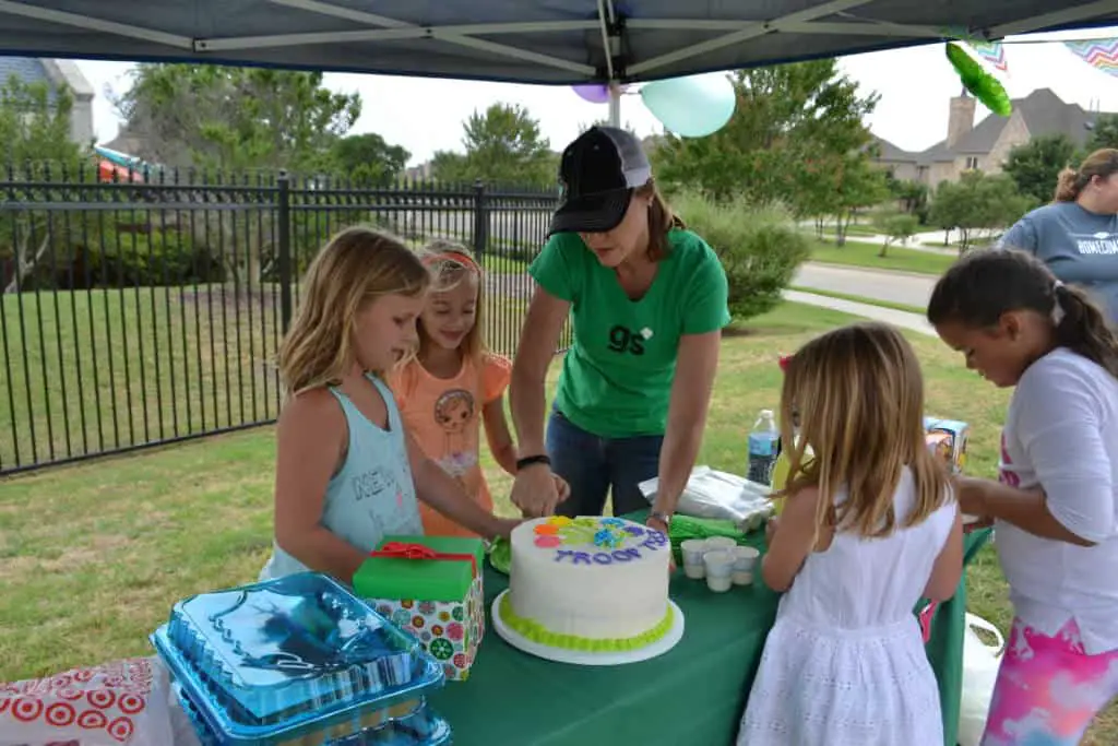 serving troop cake