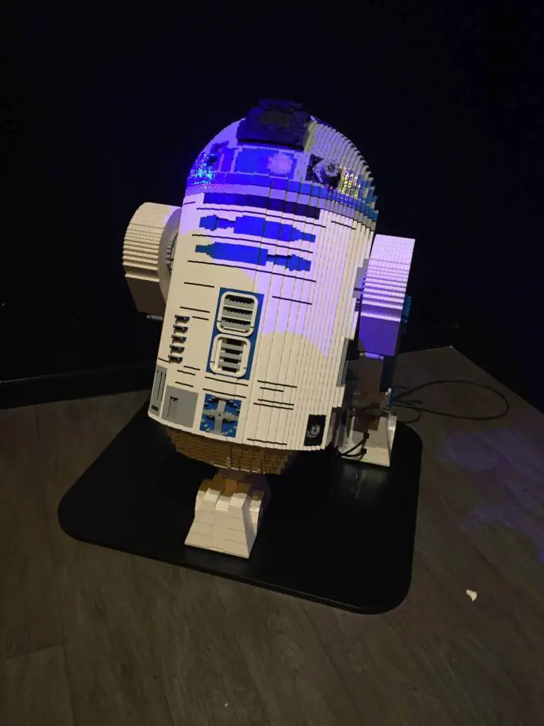 r2d2 legos at legoland dfw