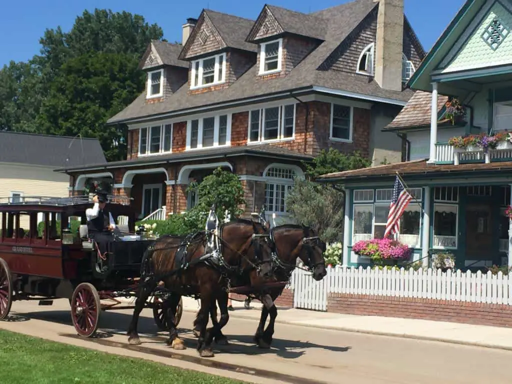 carriages on mackinac island