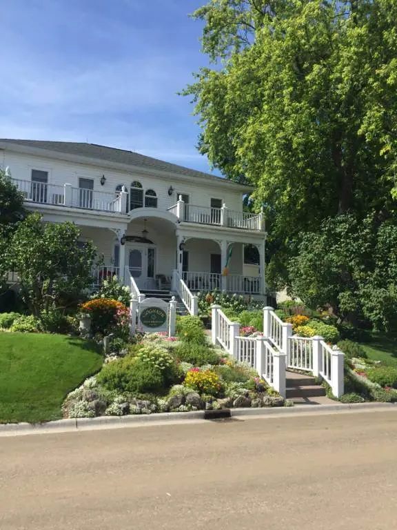 beautiful house on mackinac island