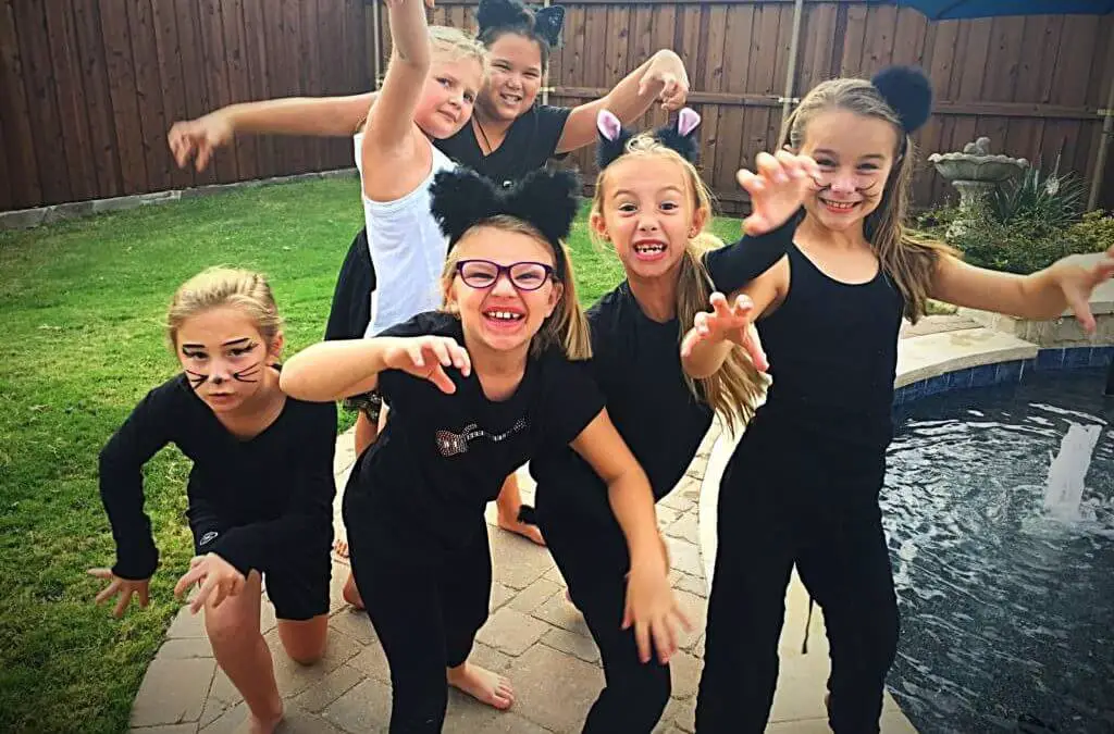 Ideas for an easy black cat Halloween party