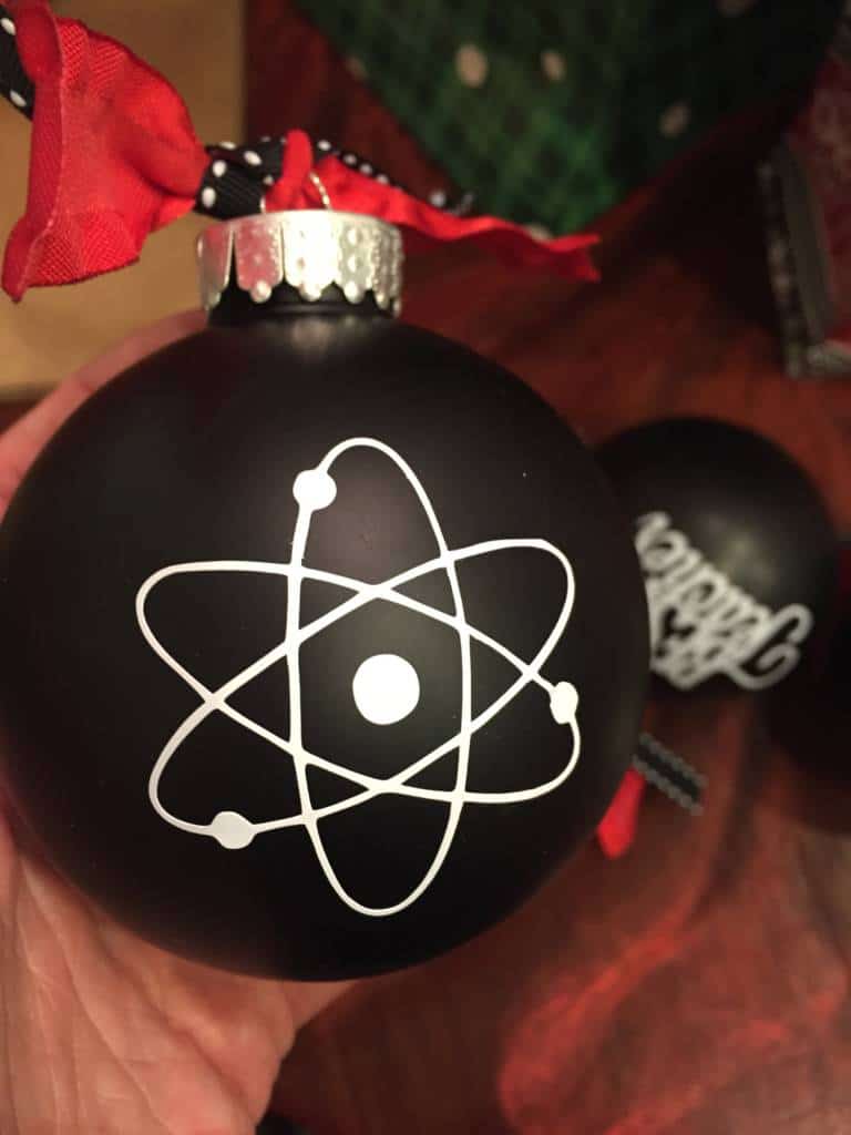 Ornament with atom print