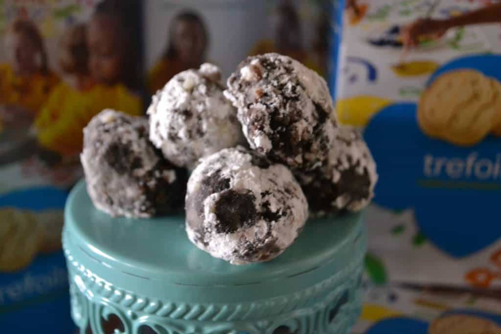 trefoil cookie balls
