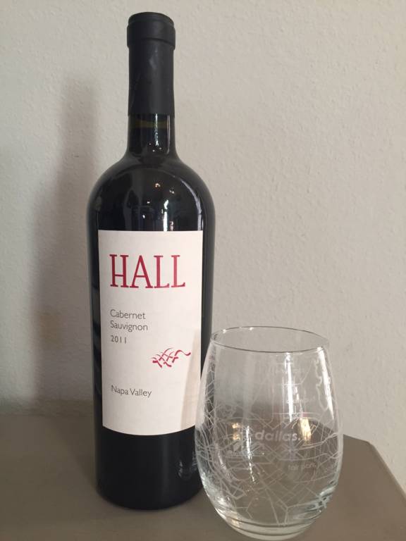 stemless wine glass with wine