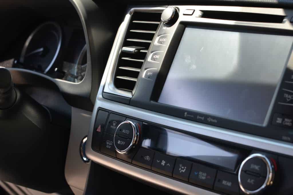 dashboard of toyota highlander