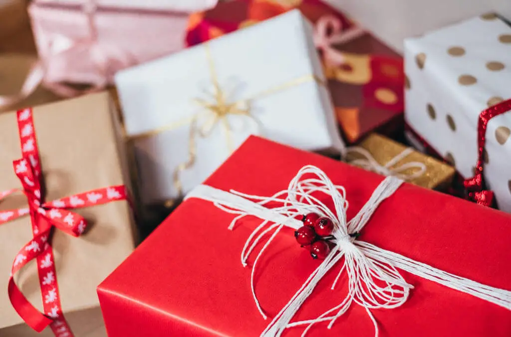 15 Ways to “Give Back” During this Holiday Season