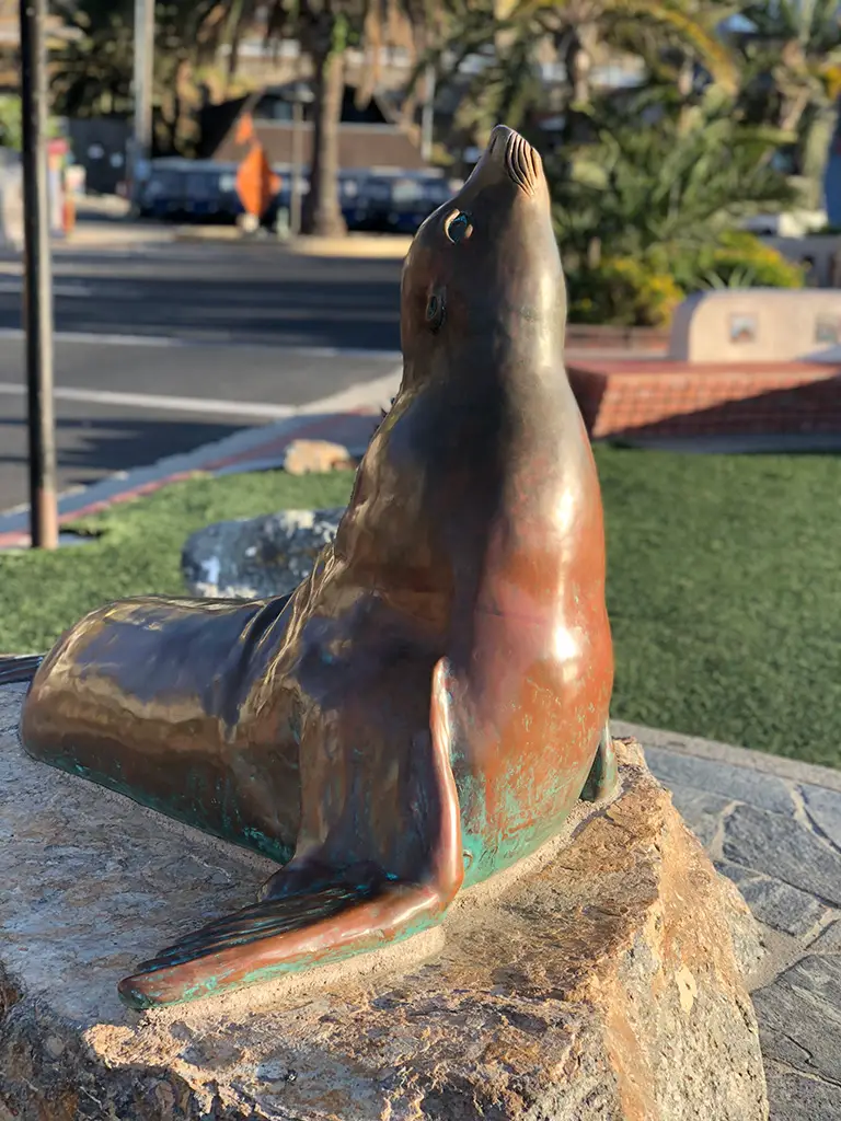seal statue yachts leaving the bay