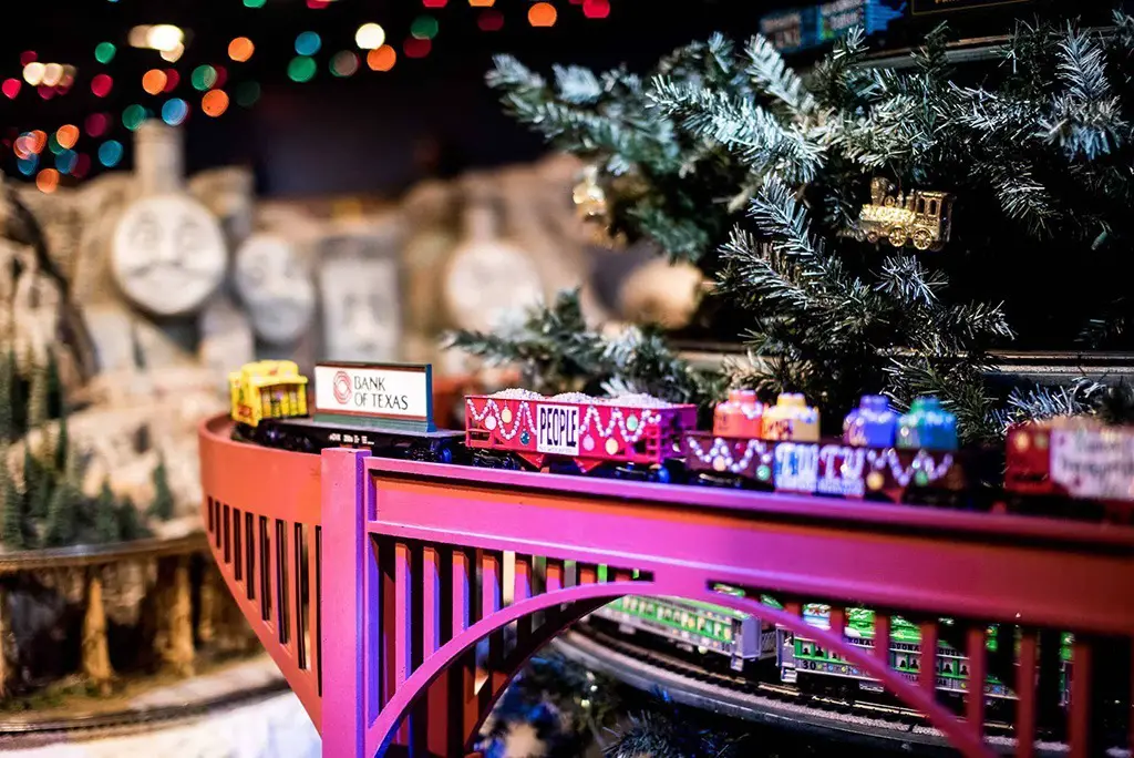 FULL-SIZE-RMH-Trains-Sneak-Peek-111817-Bret-Redman-010 Trains at NorthPark close up