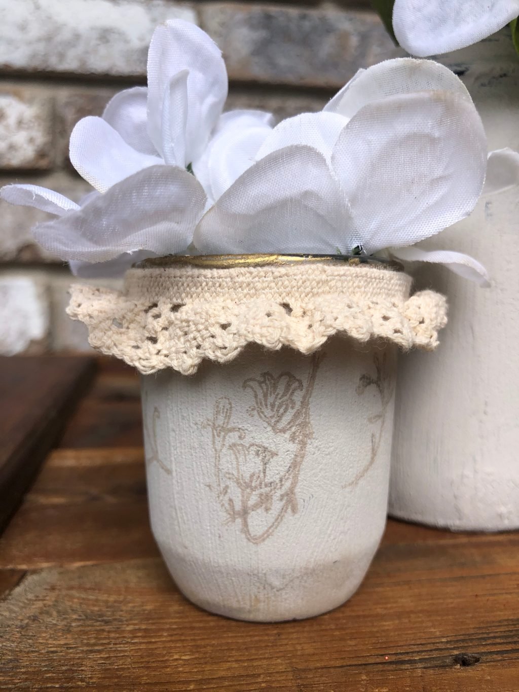 paint-and-baking-soda-pot Stamped Cement Pot